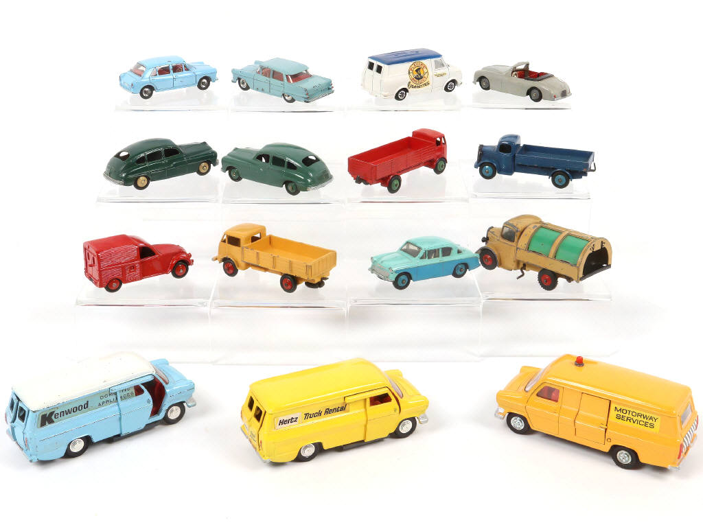 Lot 258 - DINKY TOYS (15)