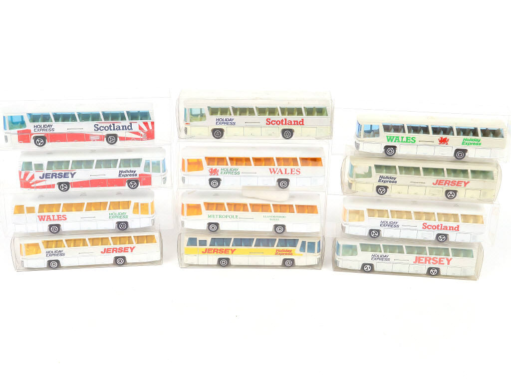 Lot 229 - MAJORETTE (FRANCE) (12)