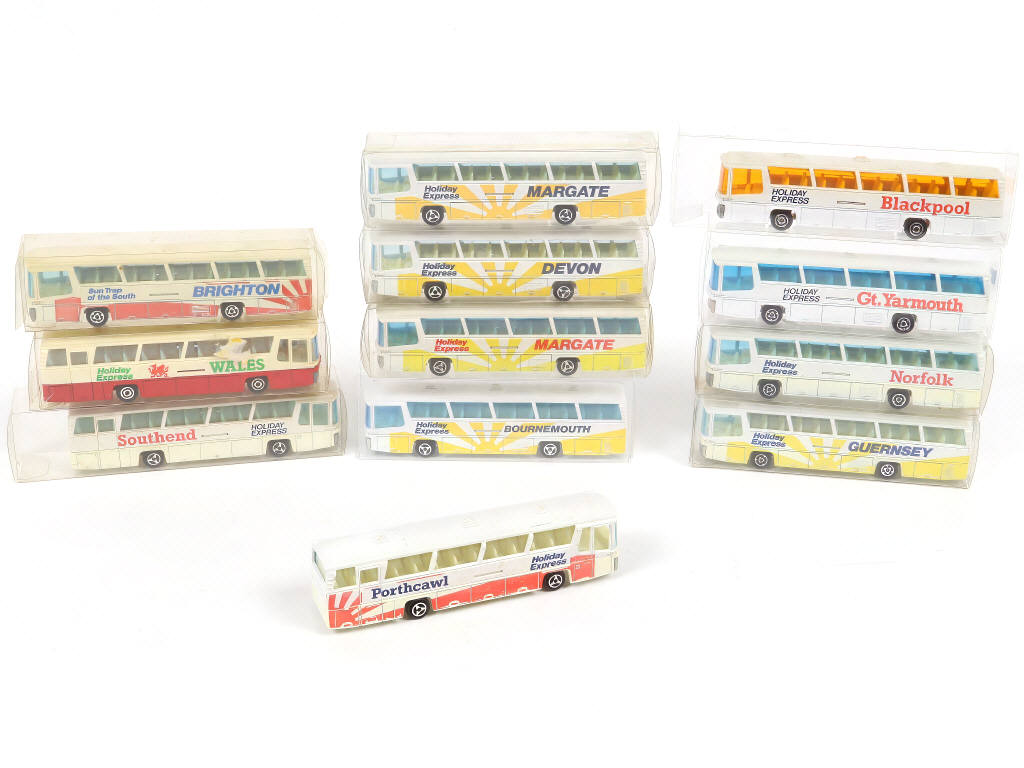 Lot 232 - MAJORETTE (FRANCE) (12)