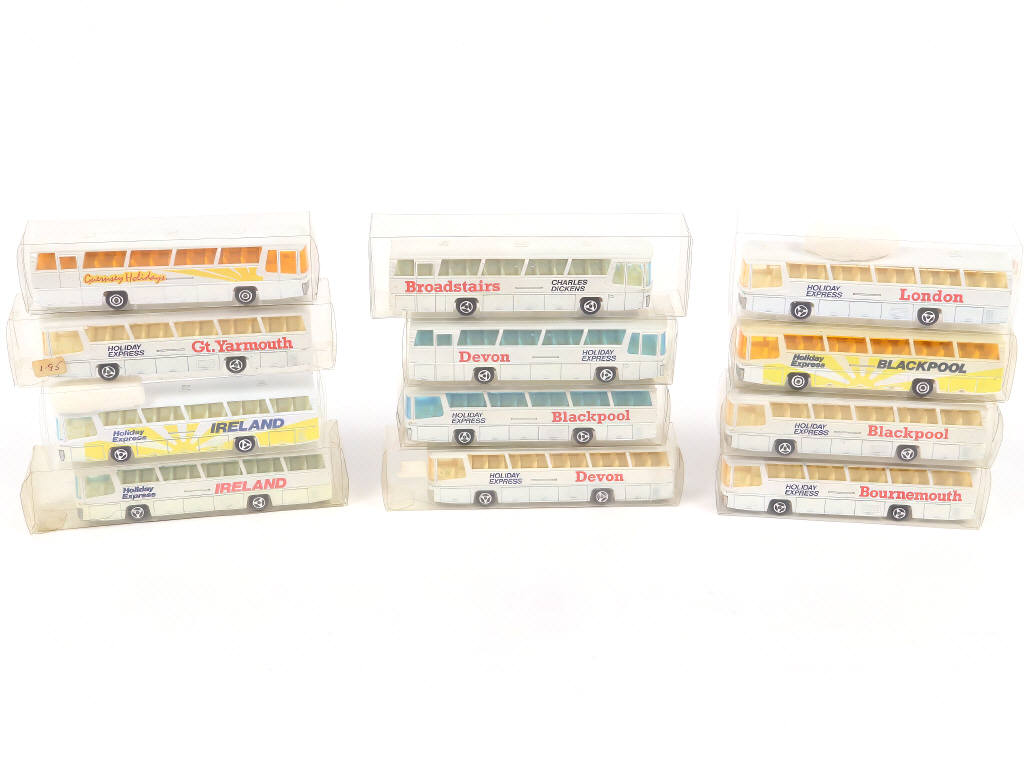 Lot 233 - MAJORETTE (FRANCE) (12)