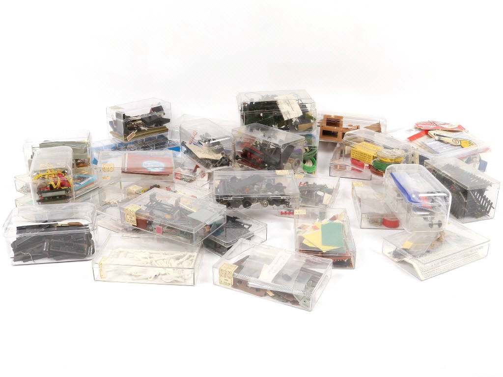Lot 94 - DIVERS (90)