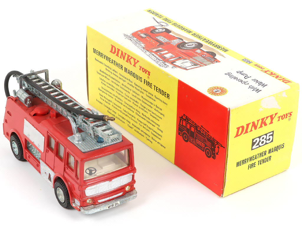 Lot 271 - DINKY TOYS (GB) (1)