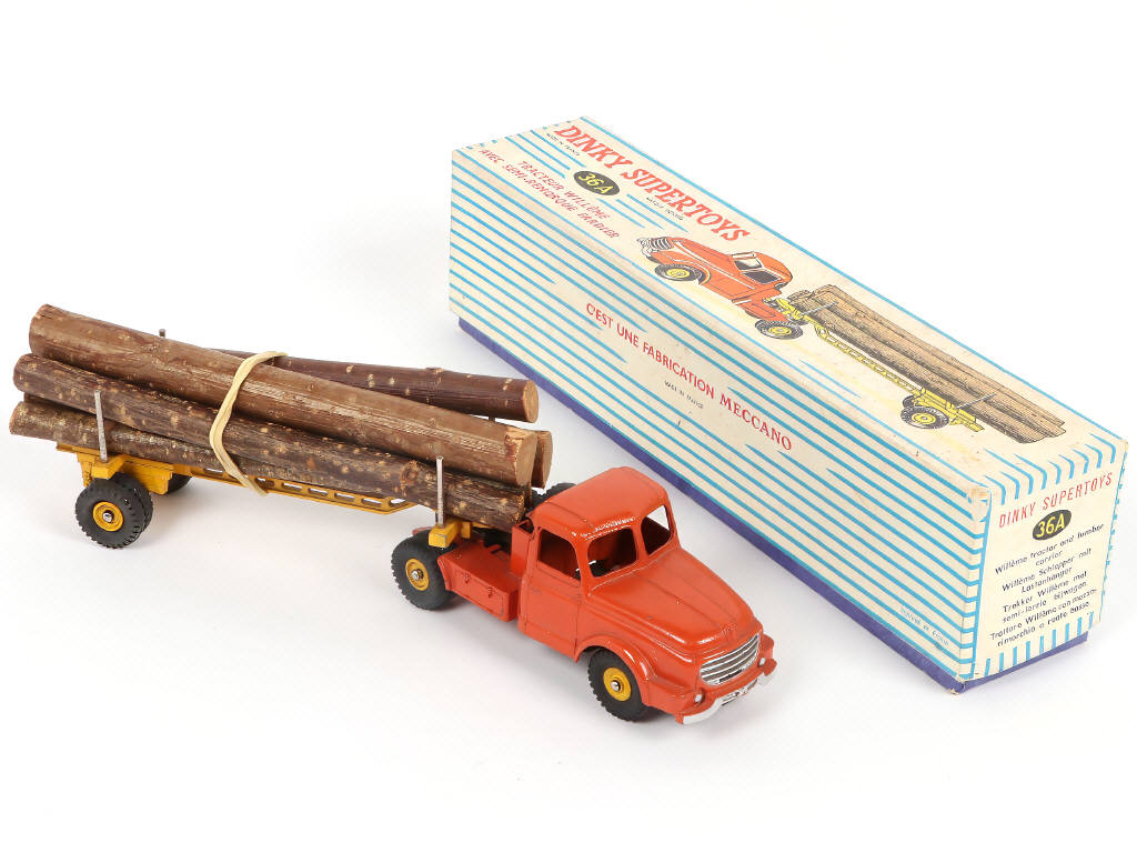 Lot 252 - DINKY TOYS (FRANCE) (1)