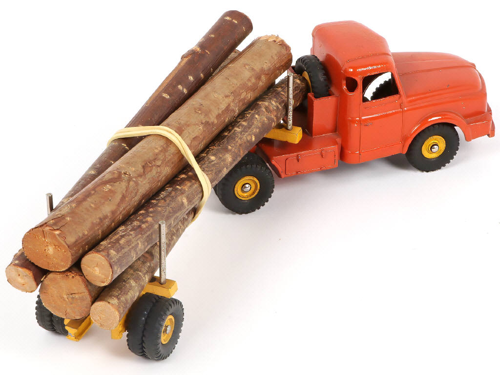 Lot 252 - DINKY TOYS (FRANCE) (1)