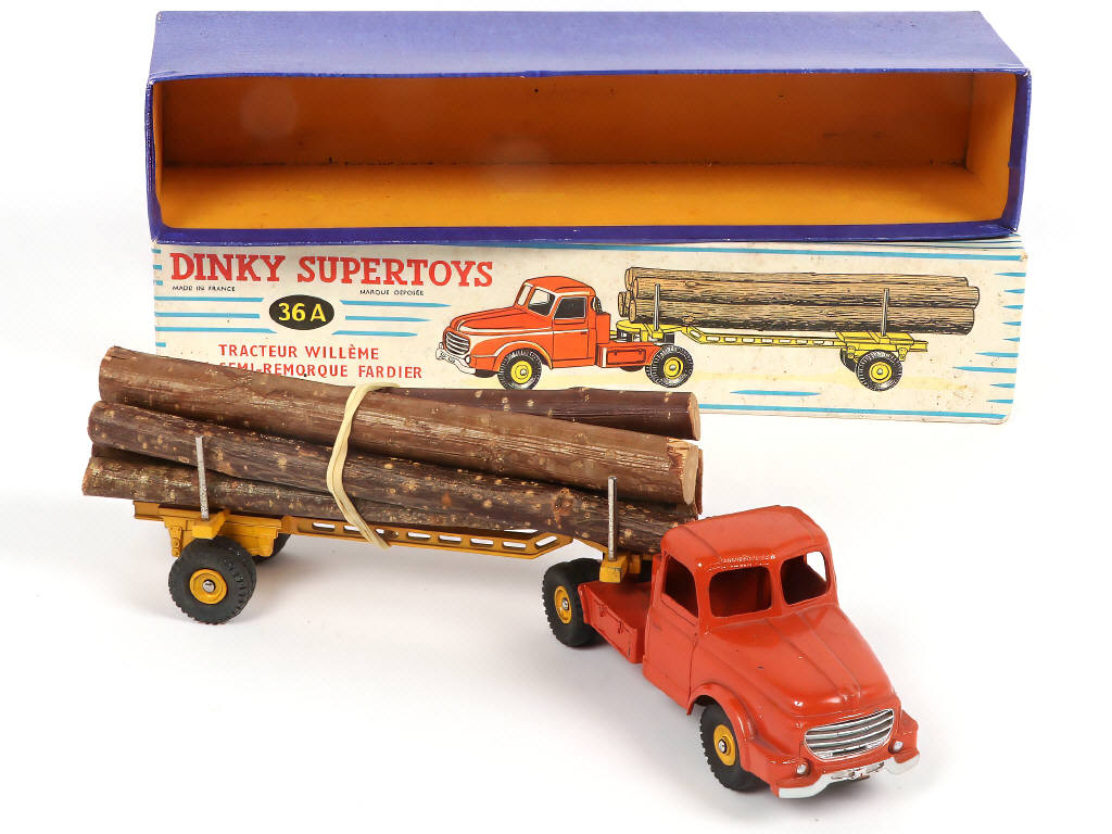 Lot 252 - DINKY TOYS (FRANCE) (1)