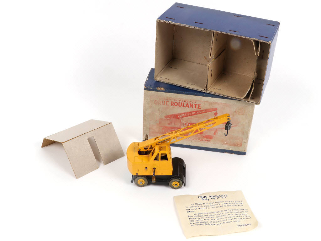 Lot 247 - DINKY TOYS (FRANCE) (1)