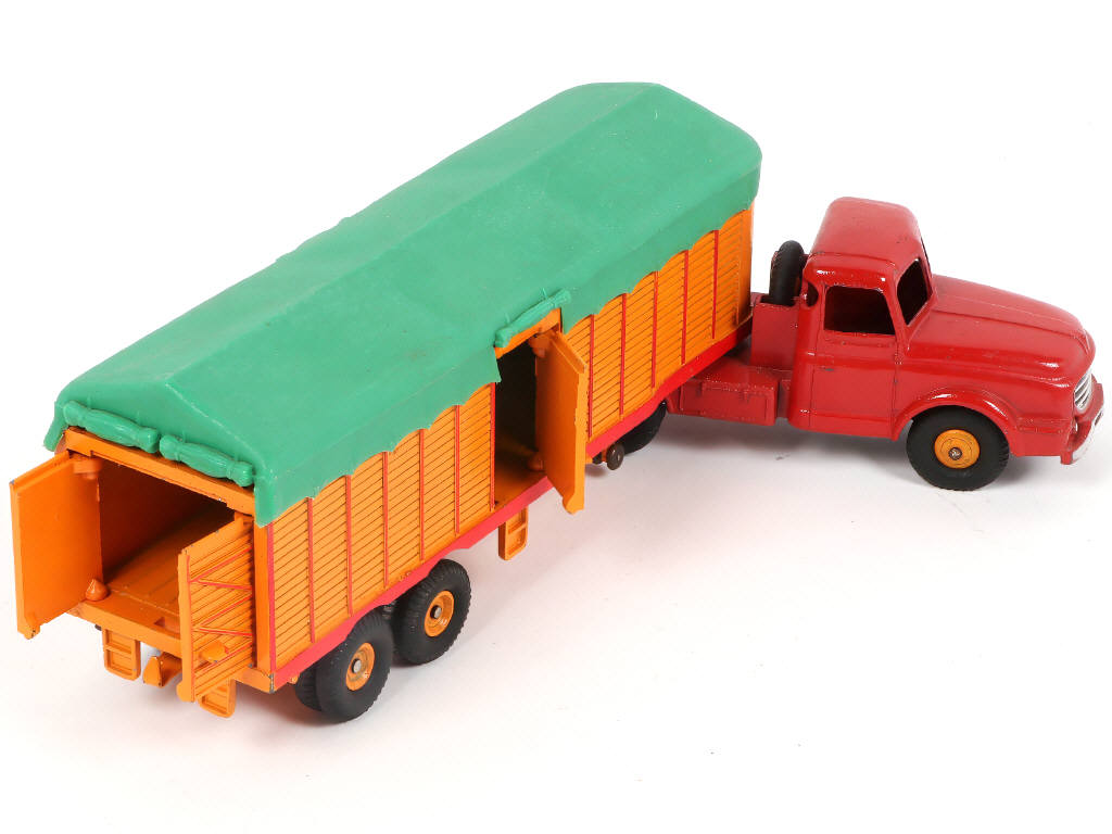 Lot 231 - DINKY TOYS (FRANCE) (1)