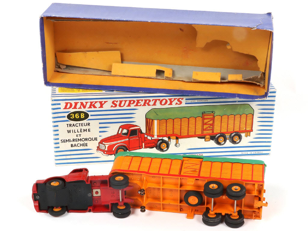 Lot 231 - DINKY TOYS (FRANCE) (1)