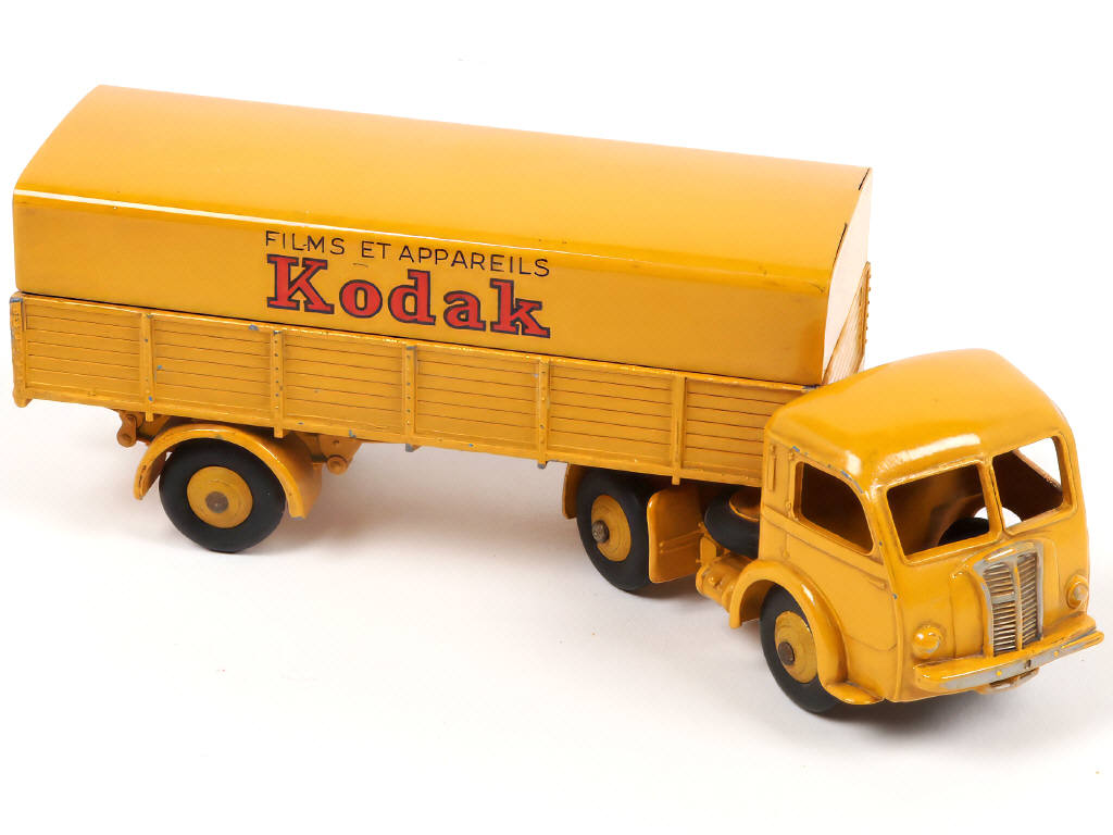 Lot 230 - DINKY TOYS (FRANCE) (1)