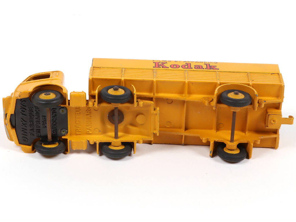 Lot 230 - DINKY TOYS (FRANCE) (1)