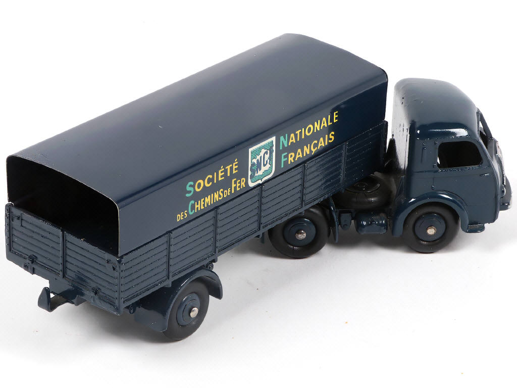 Lot 229 - DINKY TOYS (FRANCE) (1)