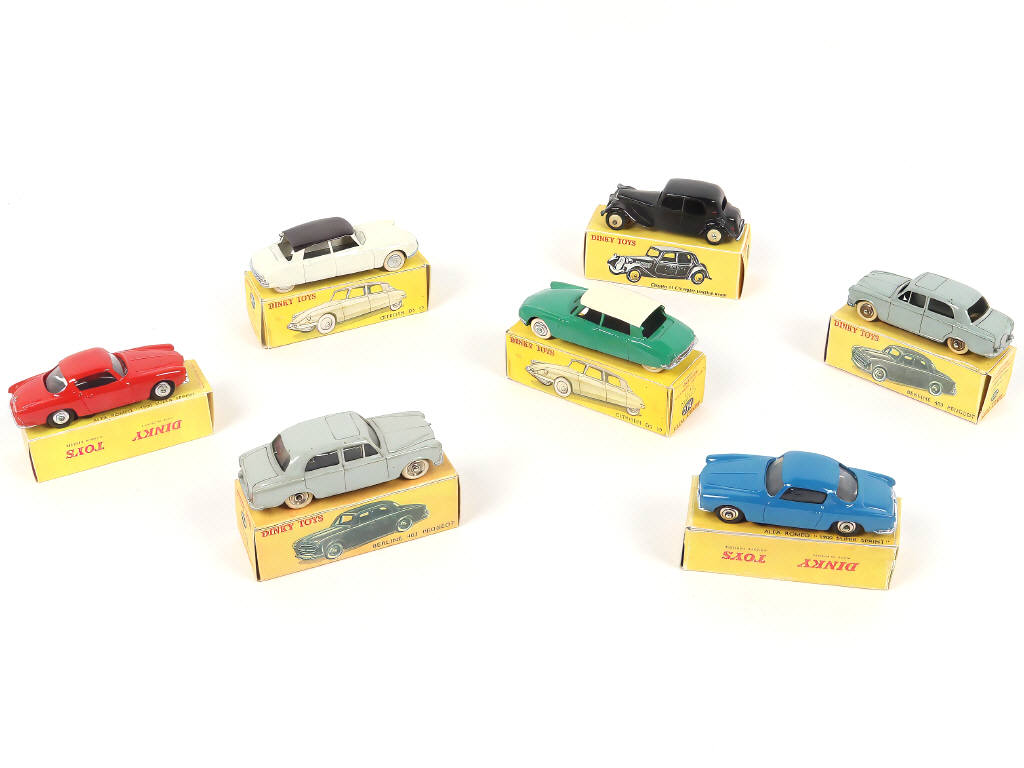 Lot 263 - DINKY TOYS (FRANCE) (7)