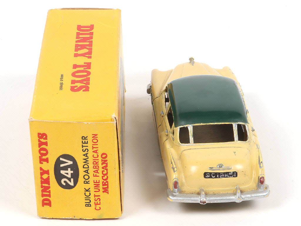 Lot 228 - DINKY TOYS (FRANCE) (1)