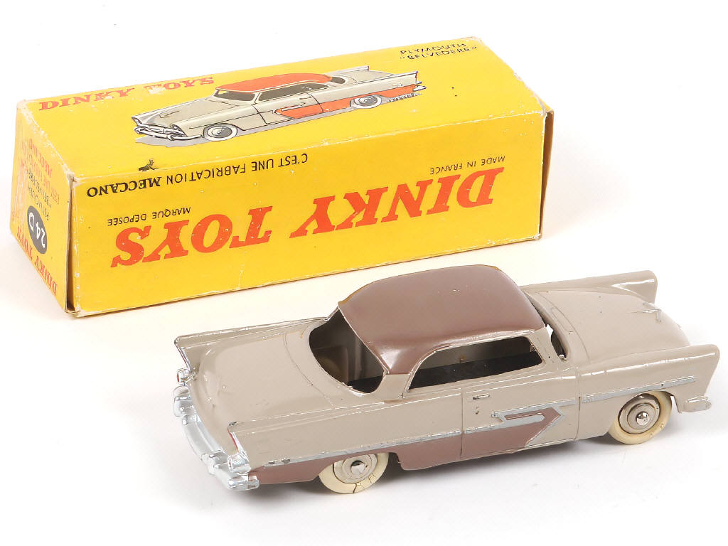 Lot 223 - DINKY TOYS (FRANCE) (1)