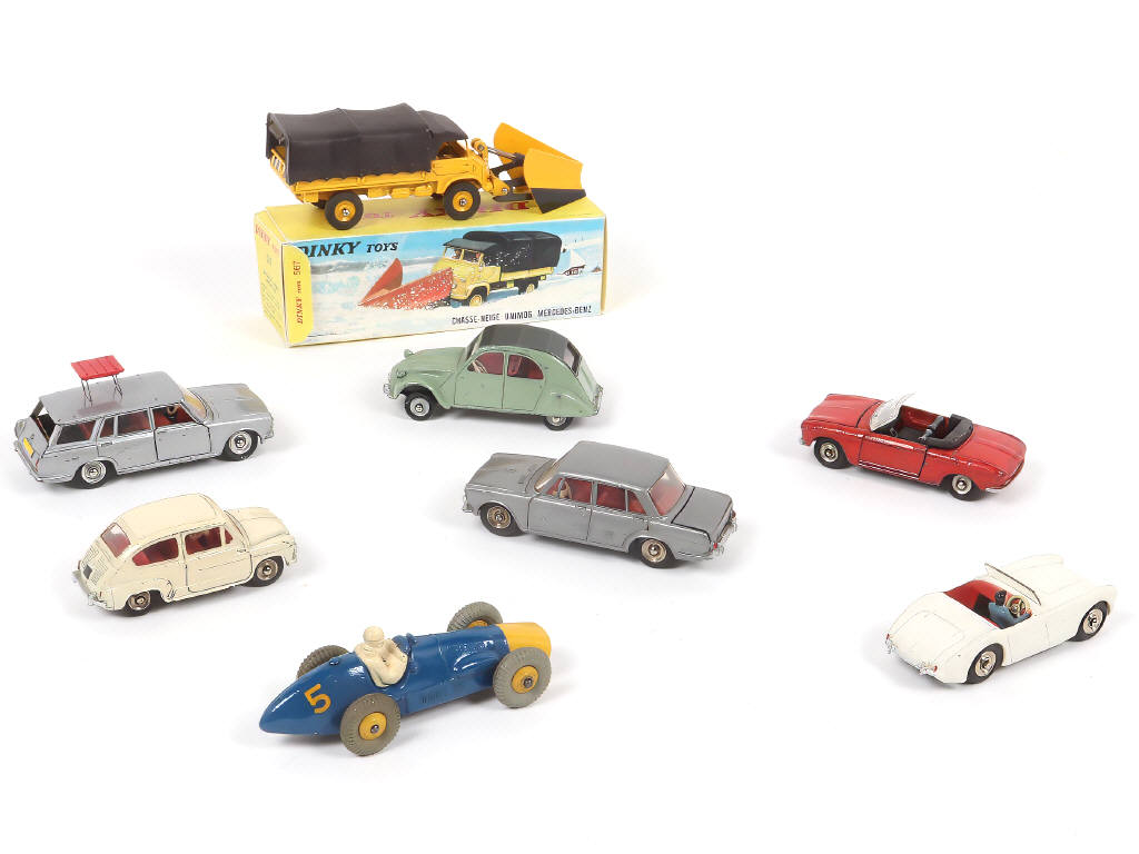 Lot 266 - DINKY TOYS (FRANCE) (8)