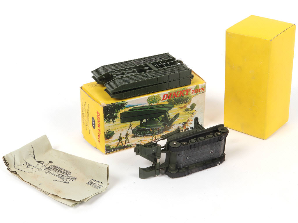 Lot 248 - DINKY TOYS (FRANCE) (1)