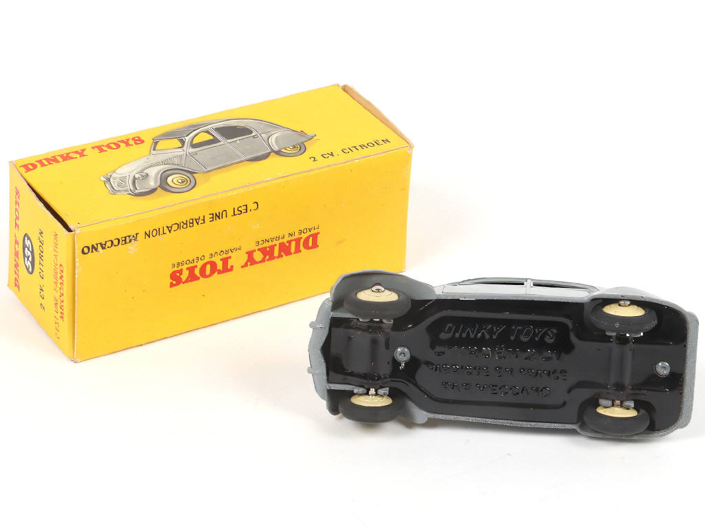 Lot 227 - DINKY TOYS (FRANCE) (1)
