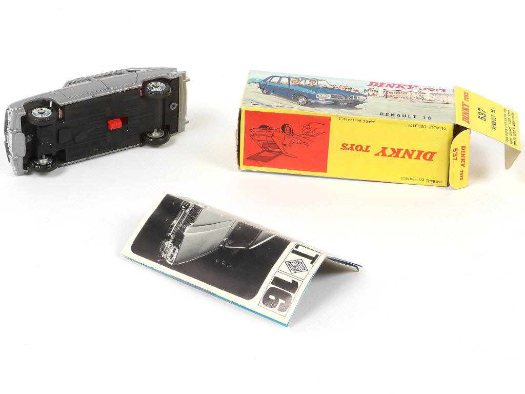 Lot 242 - DINKY TOYS (FRANCE) (1)