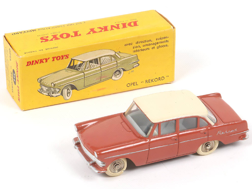 Lot 245 - DINKY TOYS (FRANCE) (1)