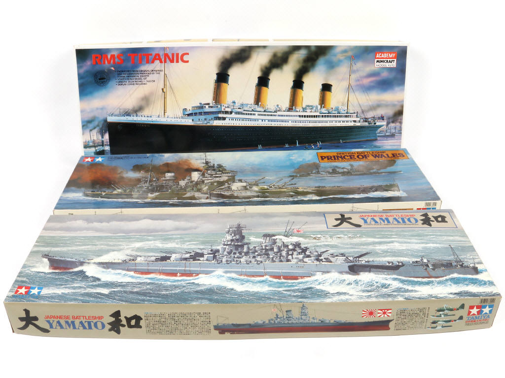 Lot 45 - DIVERS (3)