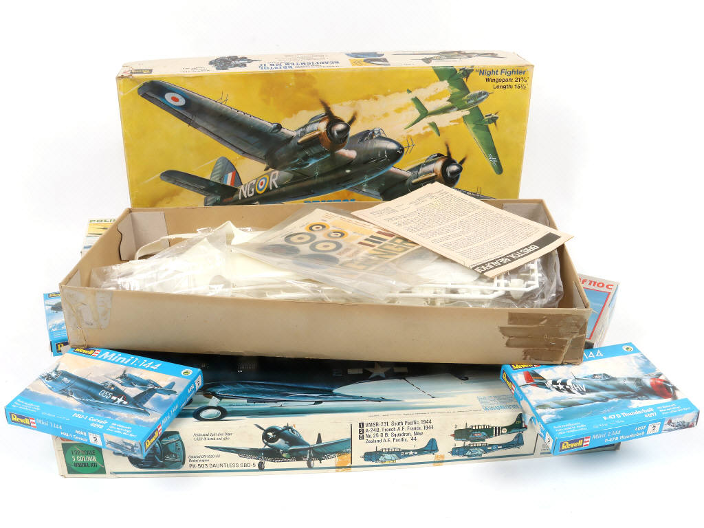 Lot 47 - DIVERS (10)