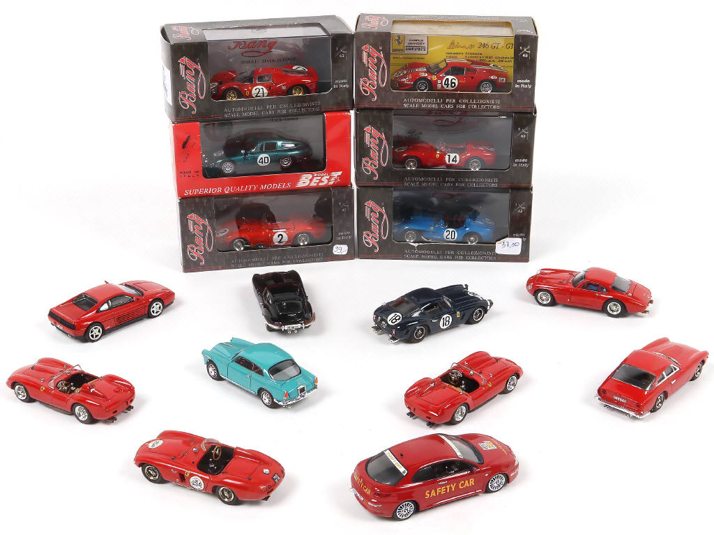 Lot 92 - DIVERS (16)