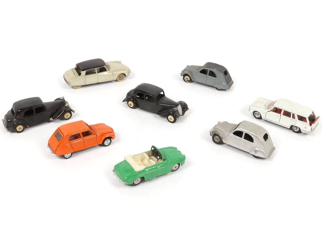 Lot 267 - DINKY TOYS (FRANCE) (8)