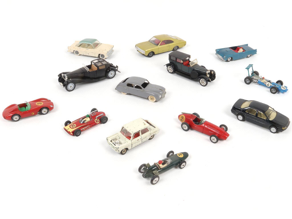 Lot 91 - DIVERS (13)