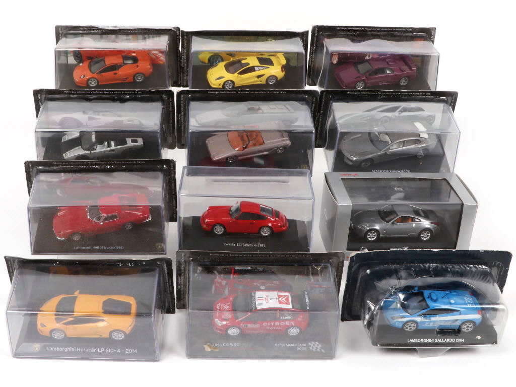 Lot 118 - DIVERS (12)