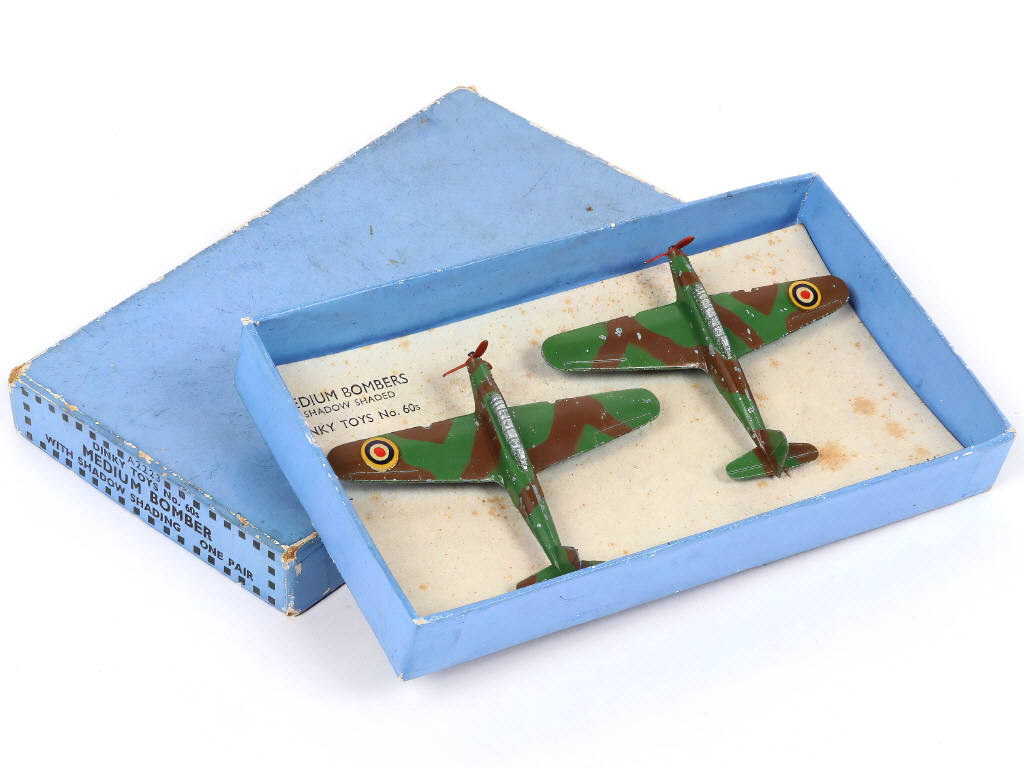 Lot 307 - DINKY TOYS (GB) (1)