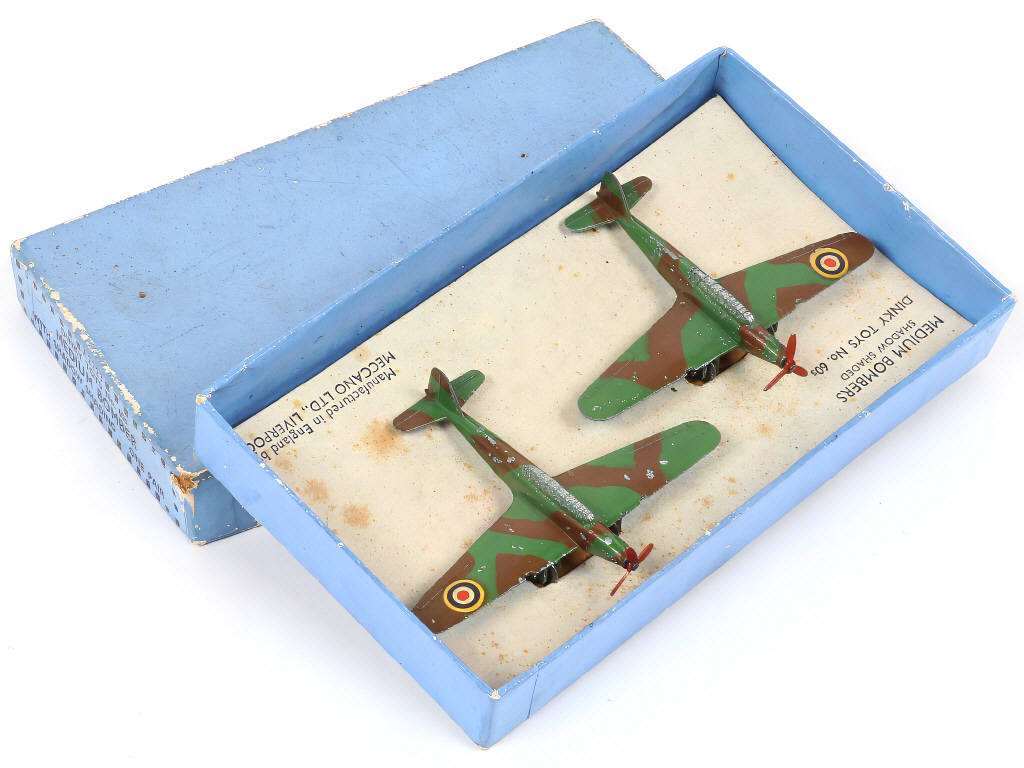 Lot 307 - DINKY TOYS (GB) (1)