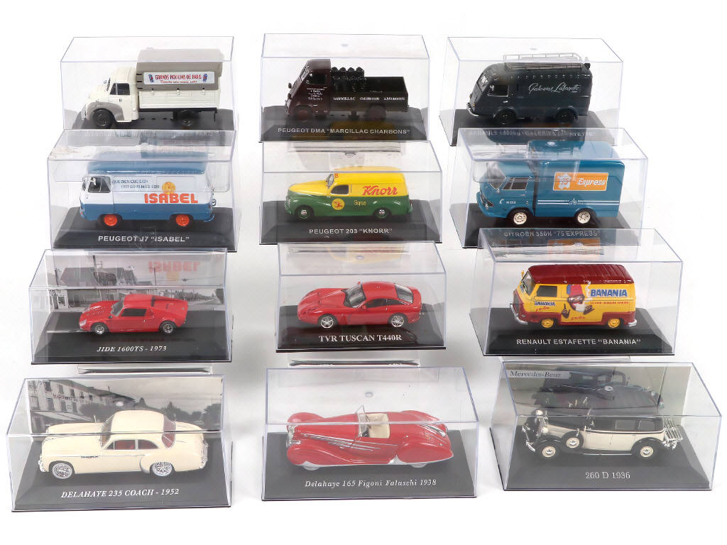 Lot 109 - DIVERS (12)