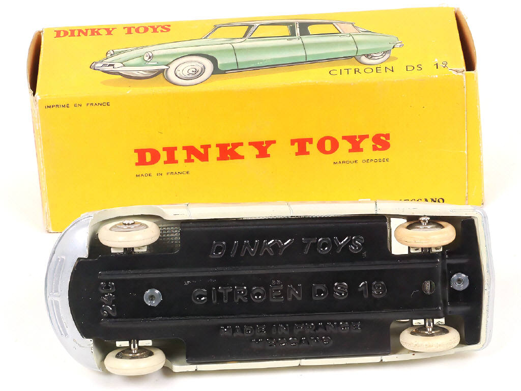 Lot 330 - DINKY TOYS (FRANCE) (1)
