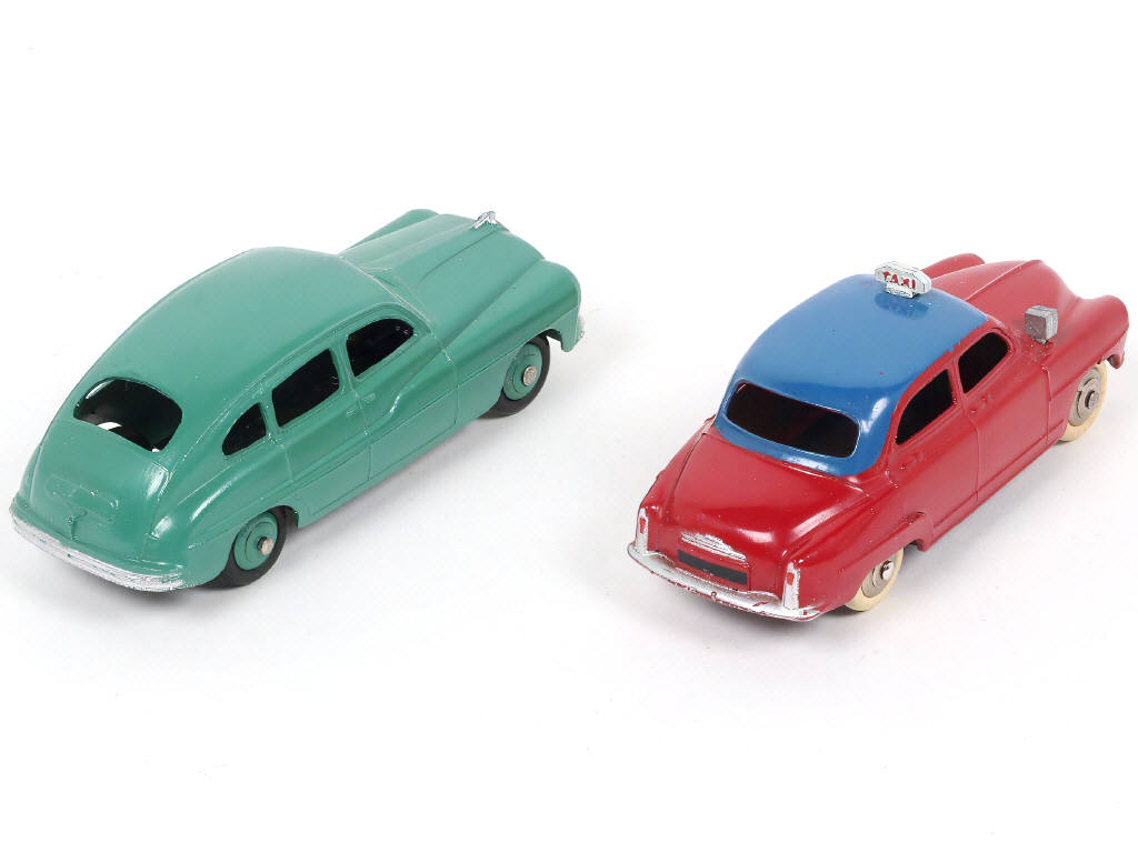 Lot 335 - DINKY TOYS (FRANCE) (2)