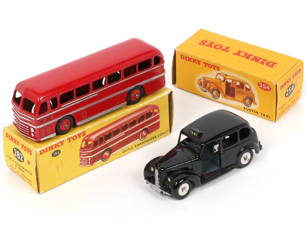 Lot 325 - DINKY TOYS (GB) (2)