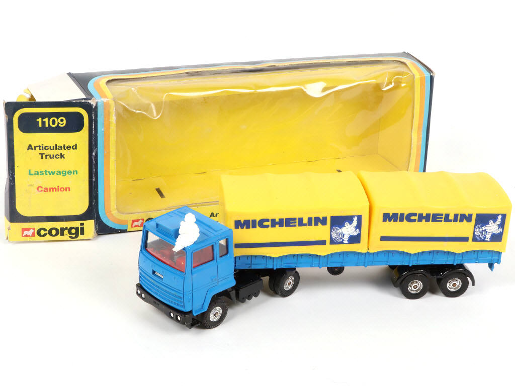 Lot 257 - CORGI TOYS (GB) (3)
