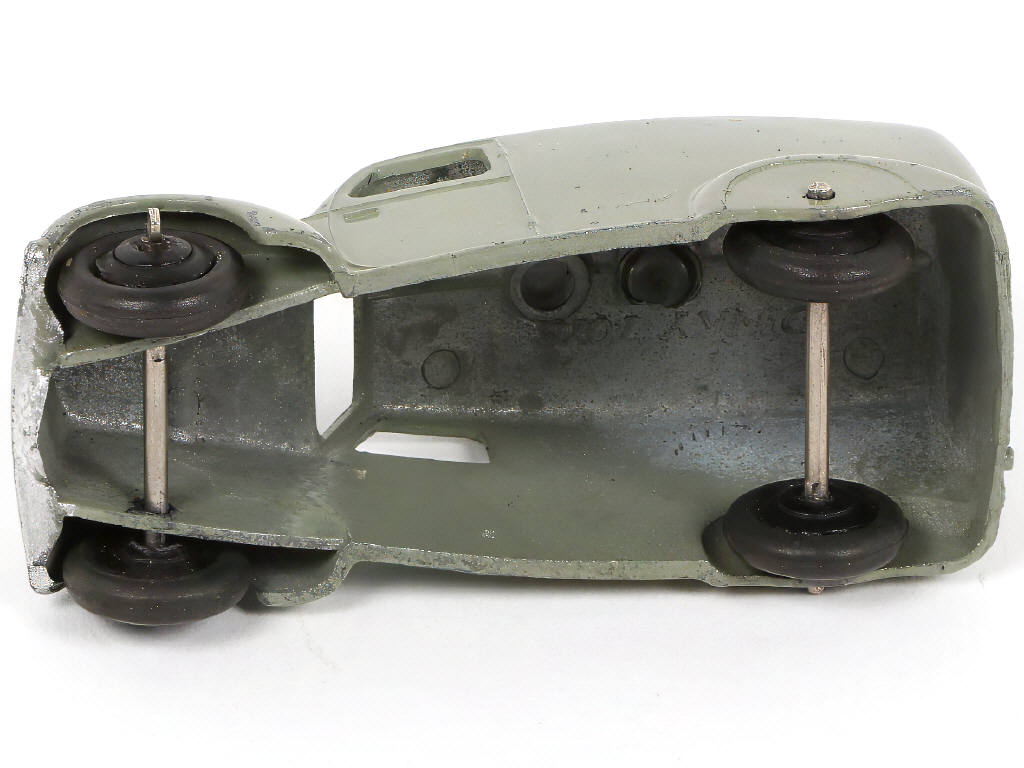 Lot 346 - DINKY TOYS (FRANCE) (1)