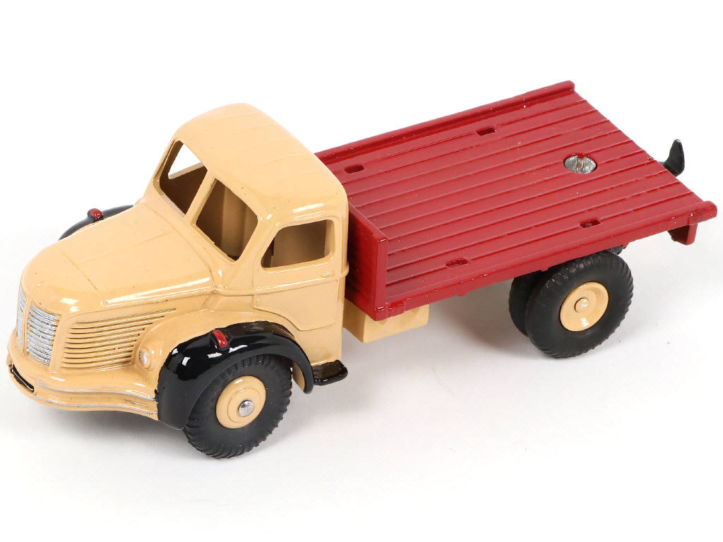 Lot 346 - DINKY TOYS (FRANCE) (1)