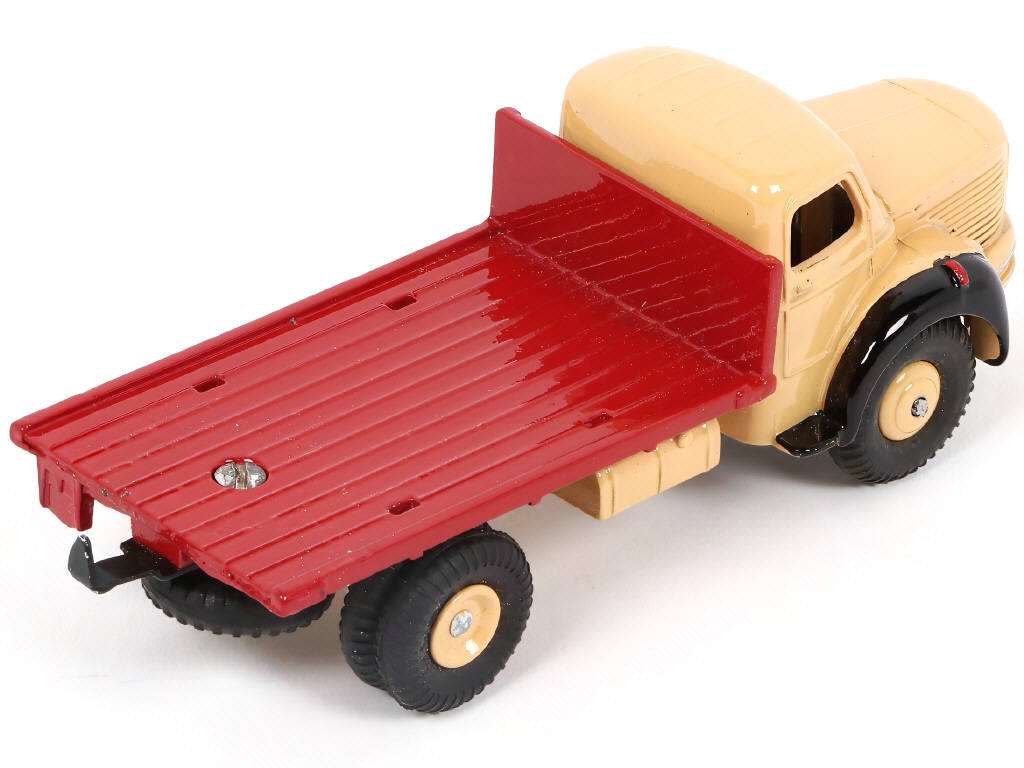 Lot 346 - DINKY TOYS (FRANCE) (1)