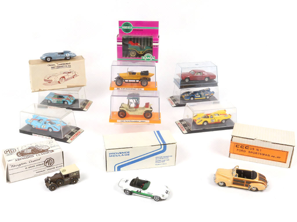 Lot 72 - DIVERS (12)