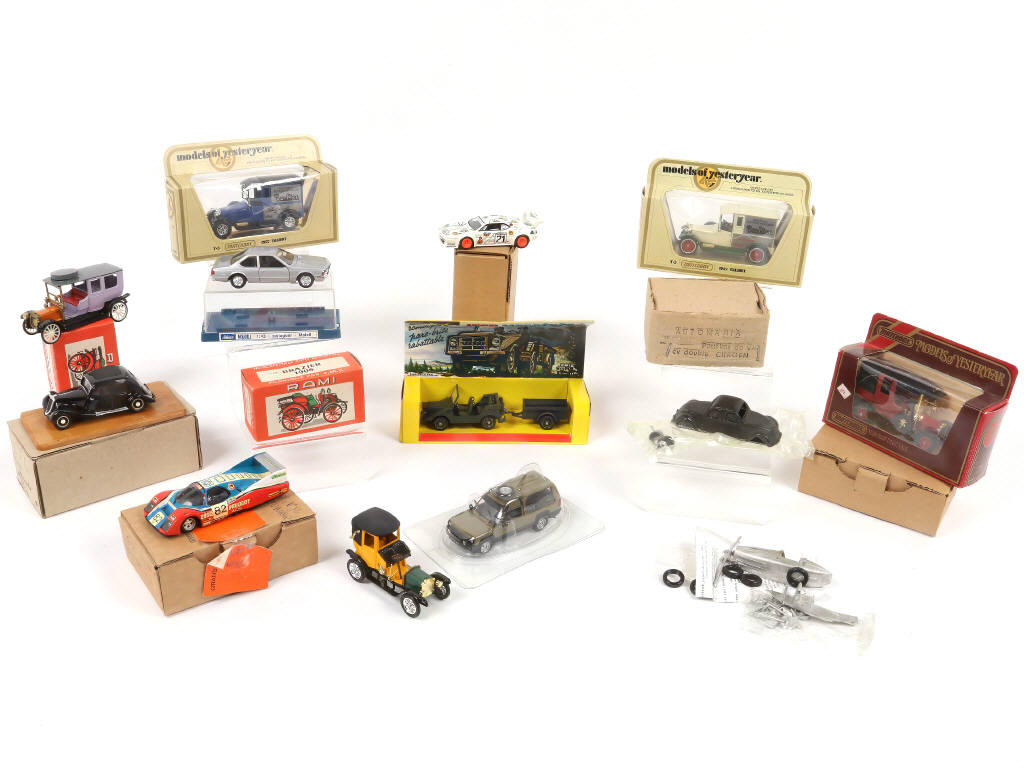 Lot 119 - DIVERS (13)