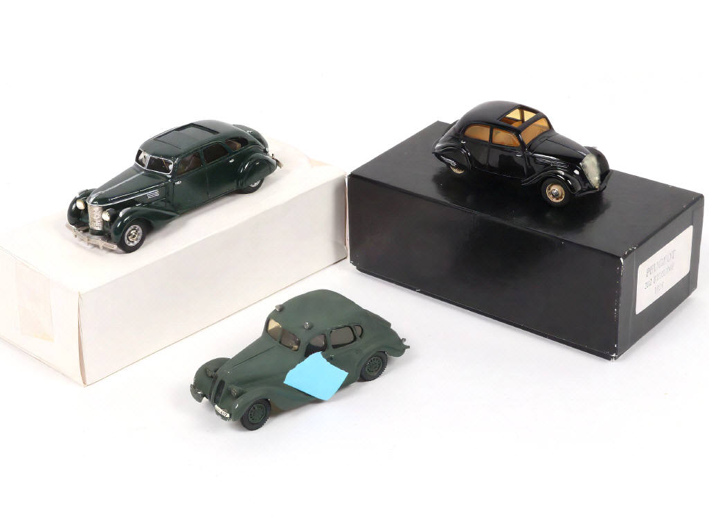 Lot 53 - DIVERS (3)