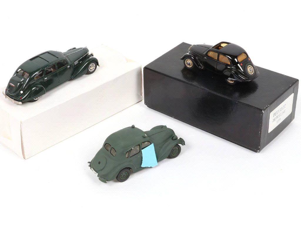 Lot 53 - DIVERS (3)