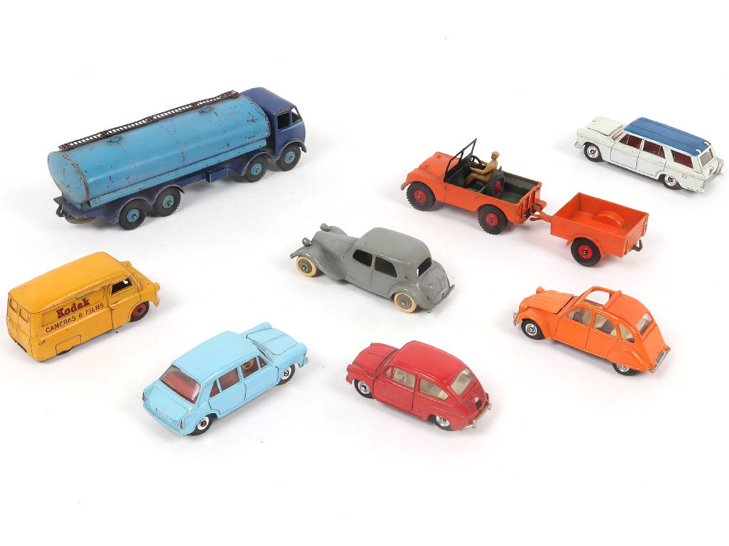 Lot 328 - DINKY TOYS (8)