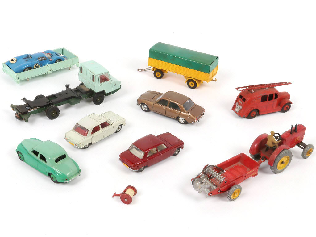 Lot 329 - DINKY TOYS (11)