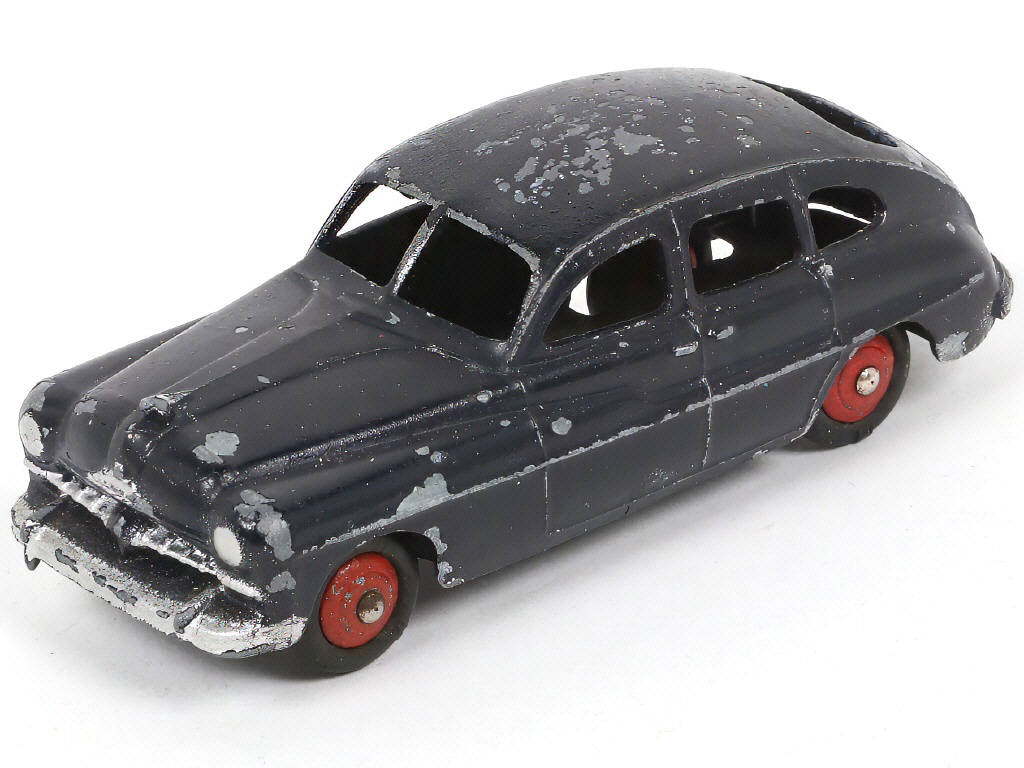 Lot 273 - DINKY TOYS (FRANCE) (1)