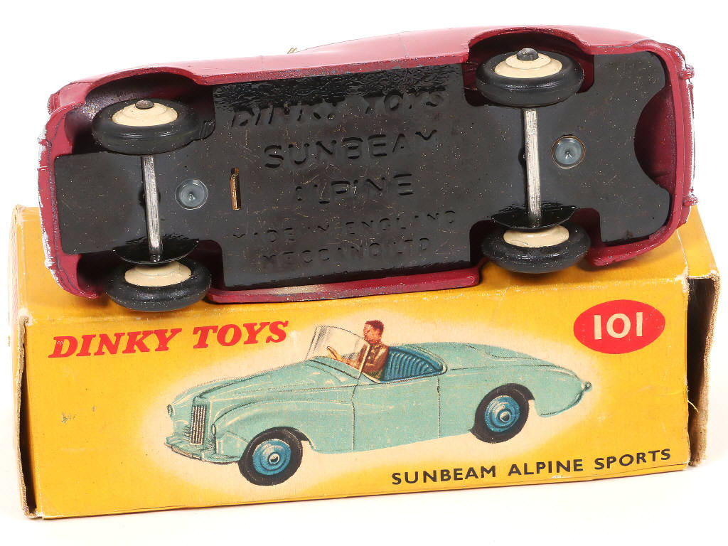 Lot 174 - DINKY TOYS (GB) (1)