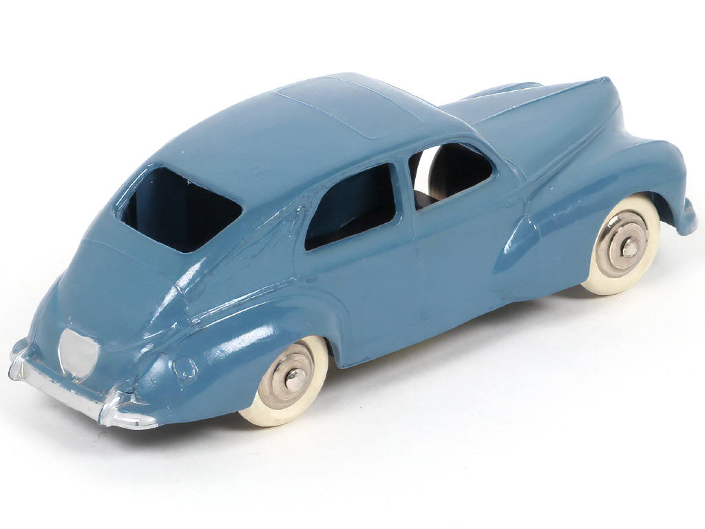 Lot 267 - DINKY TOYS (FRANCE) (1)