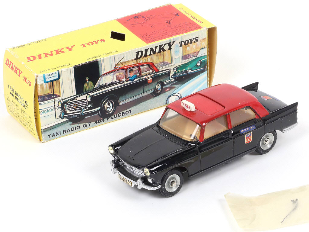 Lot 319 - DINKY TOYS (FRANCE) (1)