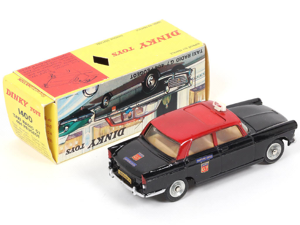 Lot 319 - DINKY TOYS (FRANCE) (1)